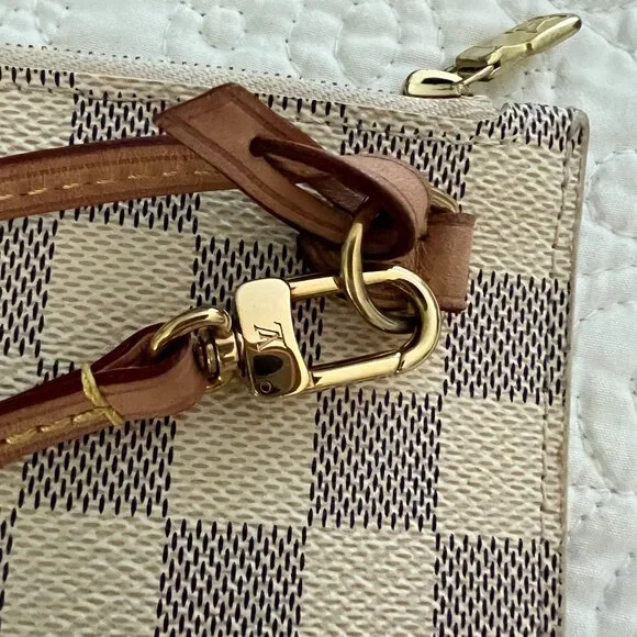 Louis Vuitton Neverfull Wristlet - Picture 4 of 5